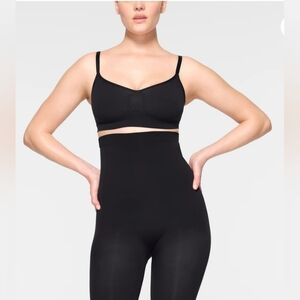 SKIMS Sm/Med NWOT SEAMLESS SCULPT HIGH-WAISTED ABOVE THE KNEE SHORT  Onyx